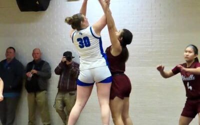 Elite 6’0 Center Sadie Johnson Controls The Paint